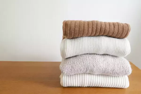 「セーター着たいのに無理～」そのニットのチクチク、乾燥ケアやインナーで対策しよう