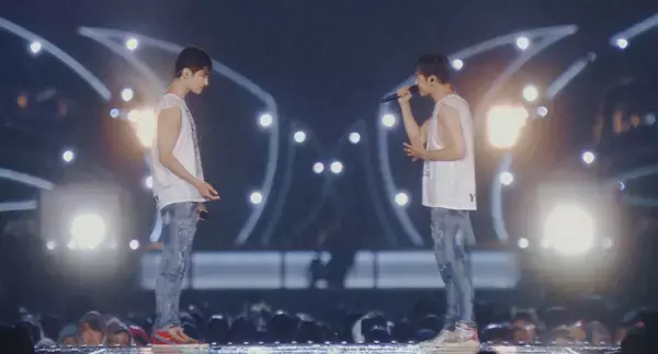 東方神起、“伝説”雨の日産スタジアムライブ写真公開　20th Anniversary Film収録楽曲一部発表