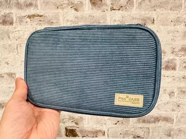 「よく考えられてる」「これは間違いなく最高傑作では！？」　パカッと大きく開く『コクヨ』のペンケースが「とにかく使いやすい！」