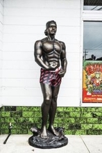 WANIMA・KO-SHINの“マッチョ銅像”が地元・熊本県天草市に建立