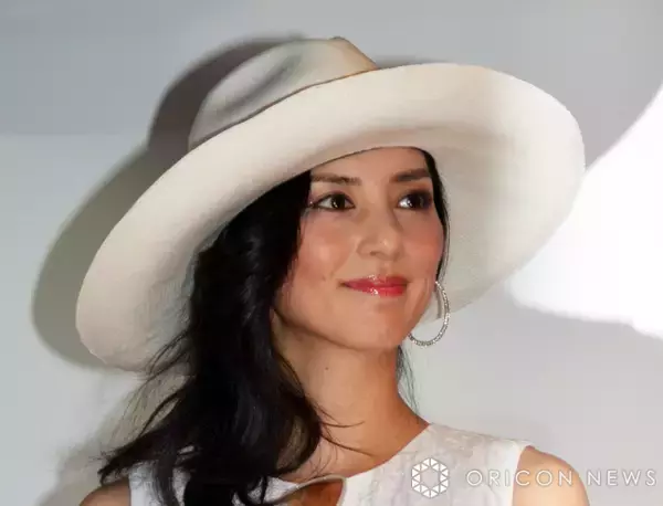 相沢紗世、夫・中島宏之氏と“ゴルフデート”で仲良し2ショットに羨望の声「相変わらずお綺麗です」「仲良くて素敵」「ナカジ羨ましい」