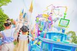 「【きょうから】東京ディズニーリゾート、Mrs. GREEN APPLEと今年もコラボ　新グッズきょう販売、テーマソングは「Carrying Happiness」」の画像1
