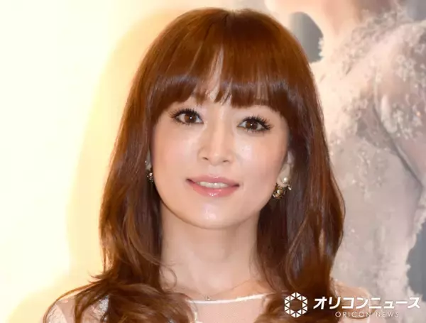 「仲良しすぎる姉弟」浜崎あゆみ、“弟のような”仲良しアーティストとハグショット公開「ステキな関係」「弟愛が強い」