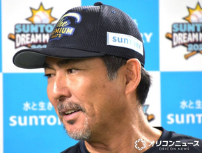 小笠原道大氏の娘・小笠原茉由、父の“応援タオル”手にした親子ショット披露「素敵な父娘」「ナイスガッツ」