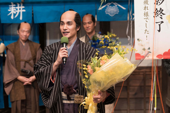 中村蒼「最終回まで出られたことをすごくうれしく思っております」　『べらぼう』クランクアップ