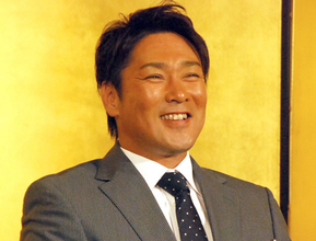 “全盛期から20キロ減”元木大介、オーバーオール姿のスタイリッシュな近影に反響「かっこいい」「おしゃれ」「カジュアルで若い」