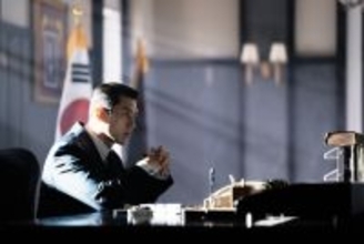 『メイド・イン・コリア』のシーズン2、ヒョンビン＆チョン・ウソンの新たなスチールカット公開　2026年下期、ディズニープラスで配信