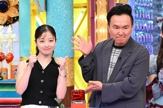 橋本環奈、かまいたち山内に司会ぶりをイジられる　出川哲朗＆＝LOVEらの爆笑名場面も