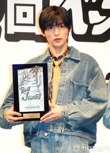 目黒蓮、ベストジーニスト受賞を今年も愛犬に報告　殿堂入りにも意欲「来年もワンちゃんに報告できるように…」