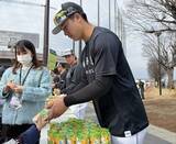 「千葉ロッテ、“バレンタイン”に『コアラのマーチ』プレゼント企画　ドラ3・奥村「中学生の時12個もらったのが最高ですね」」の画像1