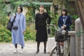柴咲コウ主演『兄を持ち運べるサイズに』遺品整理の本編シーン解禁　“家族写真”が胸を打つ