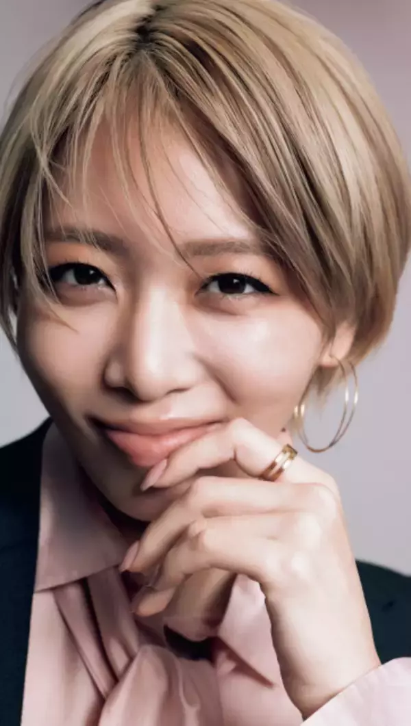 元宝塚トップスター・礼真琴、ファッション誌ならではのスタイル披露　昨年の退団後の思い明かす