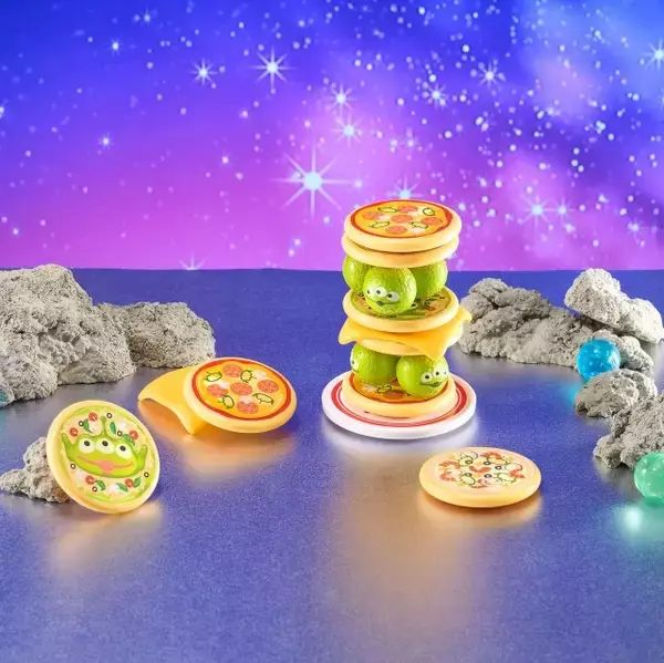 「トイ・ストーリー」のピザプラネットが舞台に　ゆらゆら揺れるバランスゲームが誕生