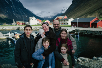 【カンヌ映画祭】パルムドール受賞、子育てをめぐり虐待を疑われる家族の物語『Fjord（原題）』日本公開決定