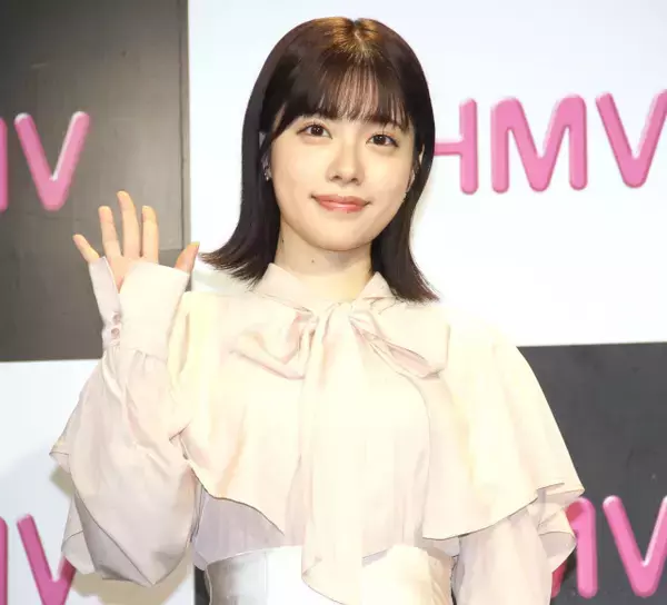 礒部花凜、紐が細い！美ボディ丸見え水着グラビア「ええ、体や！」「髪型エアリー」