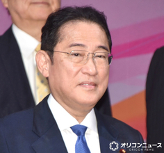 岸田文雄元首相、ガチャガチャに夢中“おちゃめな姿”に反響「ツッコミどころが多すぎて満腹感」「無邪気だね〜」
