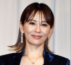 鈴木砂羽、「年々仲良しになってる気が」“夫”とリラックス2ショット「夫婦円満　微笑ましいです」