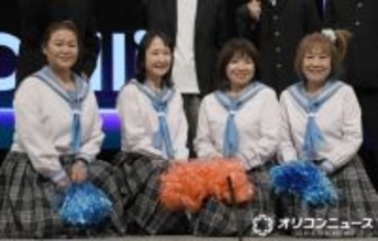 セーラー服4人組「おばちゃんズ」なんばグランド花月で躍動…「13歳です（笑）」　間寛平＆ガガガSPコラボ新曲