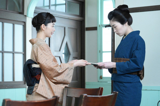 『風、薫る』りん、ツヤを支えようとする　第63回場面カット