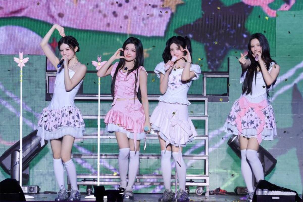 JISOO dan MOMOKA berpelukan dengan ILLIT di panggung – kejutan tur PRESS START