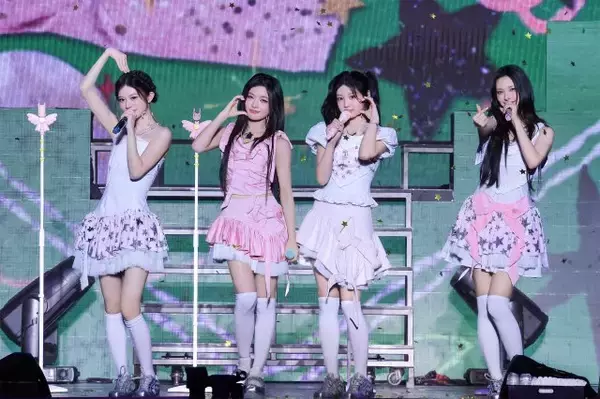 HANA・JISOO＆MOMOKA、ILLIT公演にサプライズ登場　会場どよめき＆歓声