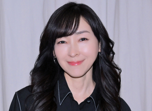 麻生久美子、SixTONES冠番組VTRにサプライズ登場　視聴者驚き「なんて豪華なの」「ロケしてくださったんですか！」