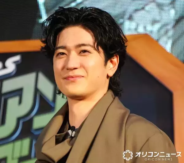 中島裕翔、結婚後初公の場で満面の笑み　『スター・ウォーズ』映画の帰還にガッツポーズ