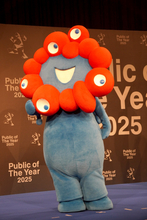 【FNS歌謡祭】ミャクミャク、音楽番組でオープニング歌唱　視聴者驚き「喋るんだ」「関東に進出していないか？」