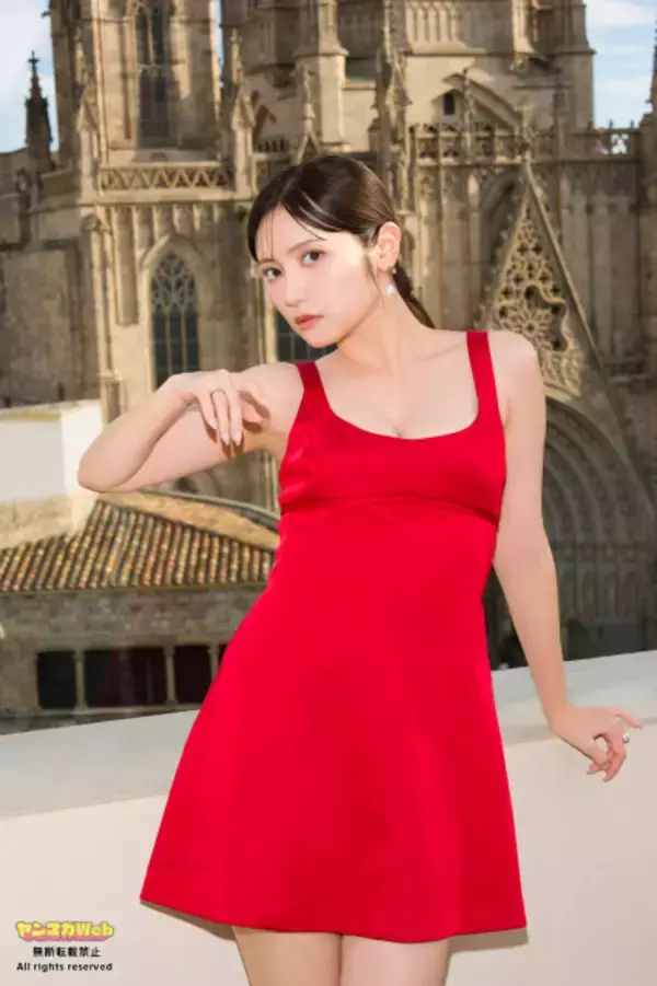 桃月なしこ、2nd写真集発売目前にヤンマガ表紙飾る“なしこ祭り”「開放的な空気の元、ありのままの桃月なしこを1冊に収められた