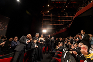 【カンヌ映画祭】綾瀬はるか＆大悟の演技に海外メディアも高評価　是枝裕和監督『箱の中の羊』に9分間スタンディングオベーション