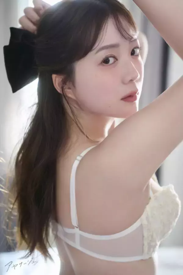 声優・伊藤彩沙、20代ラスト写真集きょう発売でカット公開「少し背伸びをした表情から、素の自分まで」