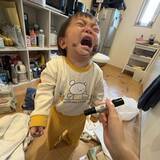 「「助けてください」油性ペンで顔に落書きした息子が案内した先には…「これやってる時って静かなんですよね」「うちもよくやる」」の画像1