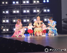 ヘラヘラ三銃士・ありしゃん、ドームで双子と共演「記念に…」観客と写真撮影　会場沸かす【関コレ】