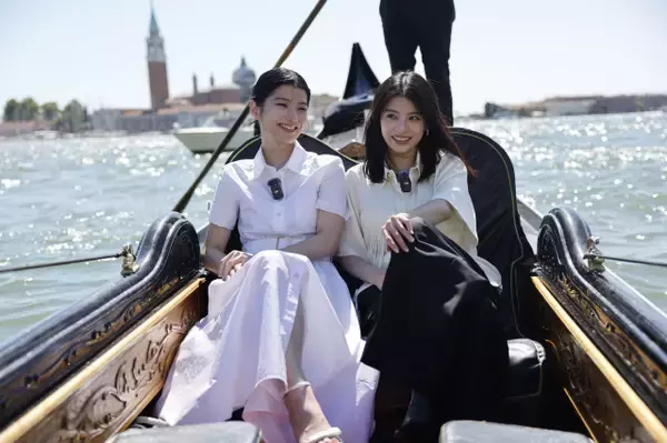 出口夏希＆蒔田彩珠ら『ルックバック』一行がベネチア到着　ゴンドラ＆ジェラートを満喫