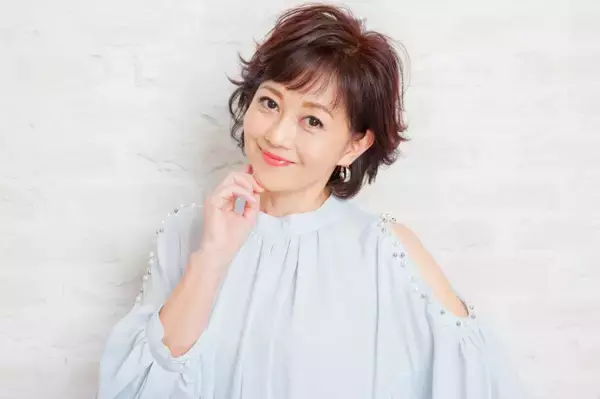 「56歳にはとても見えない」浅香唯、バースデー報告の最新ショットに反響「可愛いすぎる」「唯一無二な永遠のアイドル」