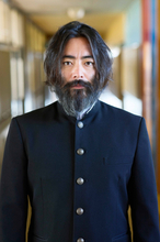 山田孝之、23年留年“伝説の高校生”演じる　インパクト大の写真解禁