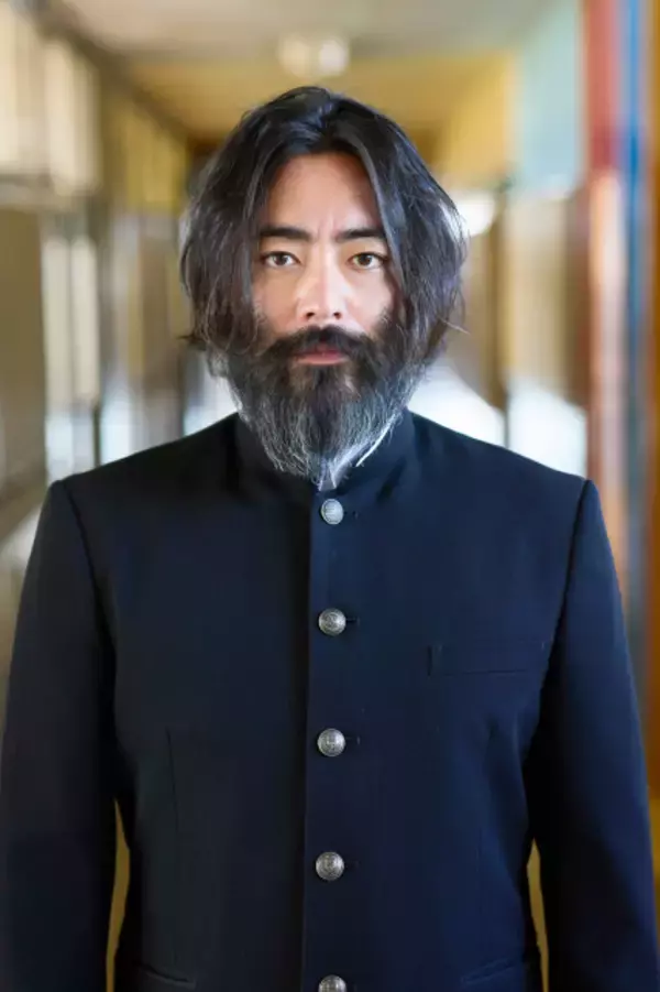 山田孝之、23年留年“伝説の高校生”演じる　インパクト大の写真解禁