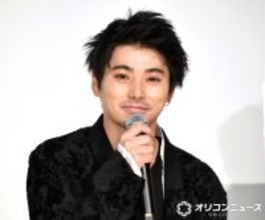 UA＆村上虹郎、最新親子2ショット公開　母から息子へ贈った愛の言葉に反響「すてきーー!!!」「カッケー親子だぜ」