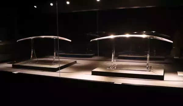 「めちゃくちゃレアでは??」…“兄弟刀”髭切＆膝丸、同時公開・撮影OKに反響　京都国立博物館特別展『北野天神』