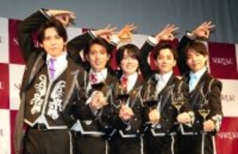 ワインがテーマの新歌謡グループ「SHiZUKU」、お披露目会でハプニング