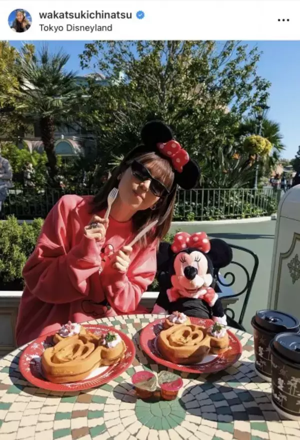 若槻千夏、ミニーマウスコーデでディズニーランド満喫「最強に可愛いです」「こんな歳の重ね方したい」