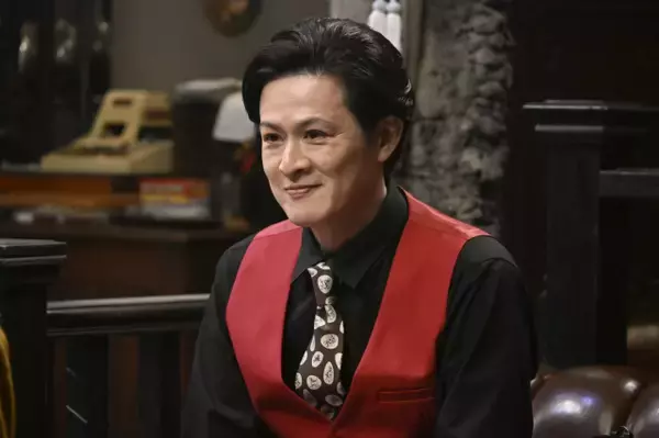 『もしがく』新納慎也が“80年代のフジテレビ”プロデューサーを熱演「プレッシャーを感じました（笑）」【コメントあり】