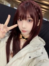 伊織もえ、世界的人気な車乗る　太ももチラ見せ“運転”ショット「最高に似合ってる」【東京コミコン】