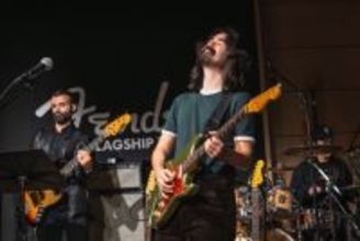 日本好きでスピッツファン　ブルーノ・マーズのバンドでも活躍する“新世代ギターヒーロー”マテウス・アサトがFenderのイベントに登場