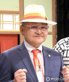 「矢作芳人調教師、新喜劇で大熱演　75歳の“擬人化フォーバーヤング”と熱い抱擁「お前のおかげ」」の画像1