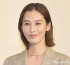 元宝塚のトップスター・月城かなと、“兄”とダブルピース2ショット「美男美女のご兄妹」「かわいすぎる」