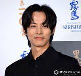 「松坂桃李、“カツラから解放の瞬間”が癒し　主演大河ドラマ『逆賊の幕臣』撮影の裏側明かす」の画像1