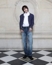 Stray Kidsヒョンジン＆SEVENTEENミンギュ、パリでショー出席　“洗練美”放つ