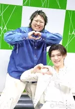 新浜レオン＆こっちのけんと、雨空の下パフォーマンス披露　出会いのきっかけ語る