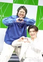 新浜レオン＆こっちのけんと、雨空の下パフォーマンス披露　出会いのきっかけ語る